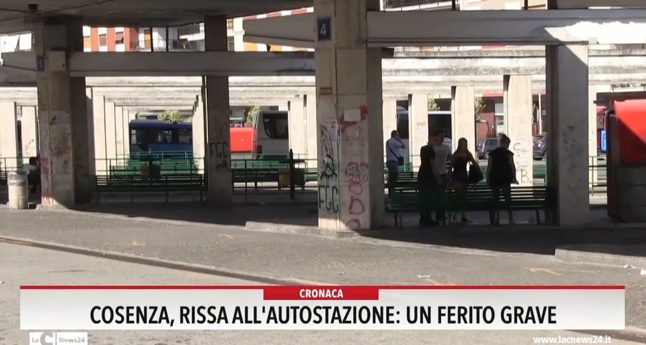 Cosenza, rissa all'autostazione: un ferito grave