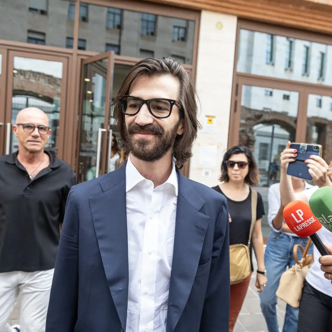 Terremoto in EssilorLuxottica: si dimette Leonardo Maria Del Vecchio, lascia la presidenza di Ray-Ban\n