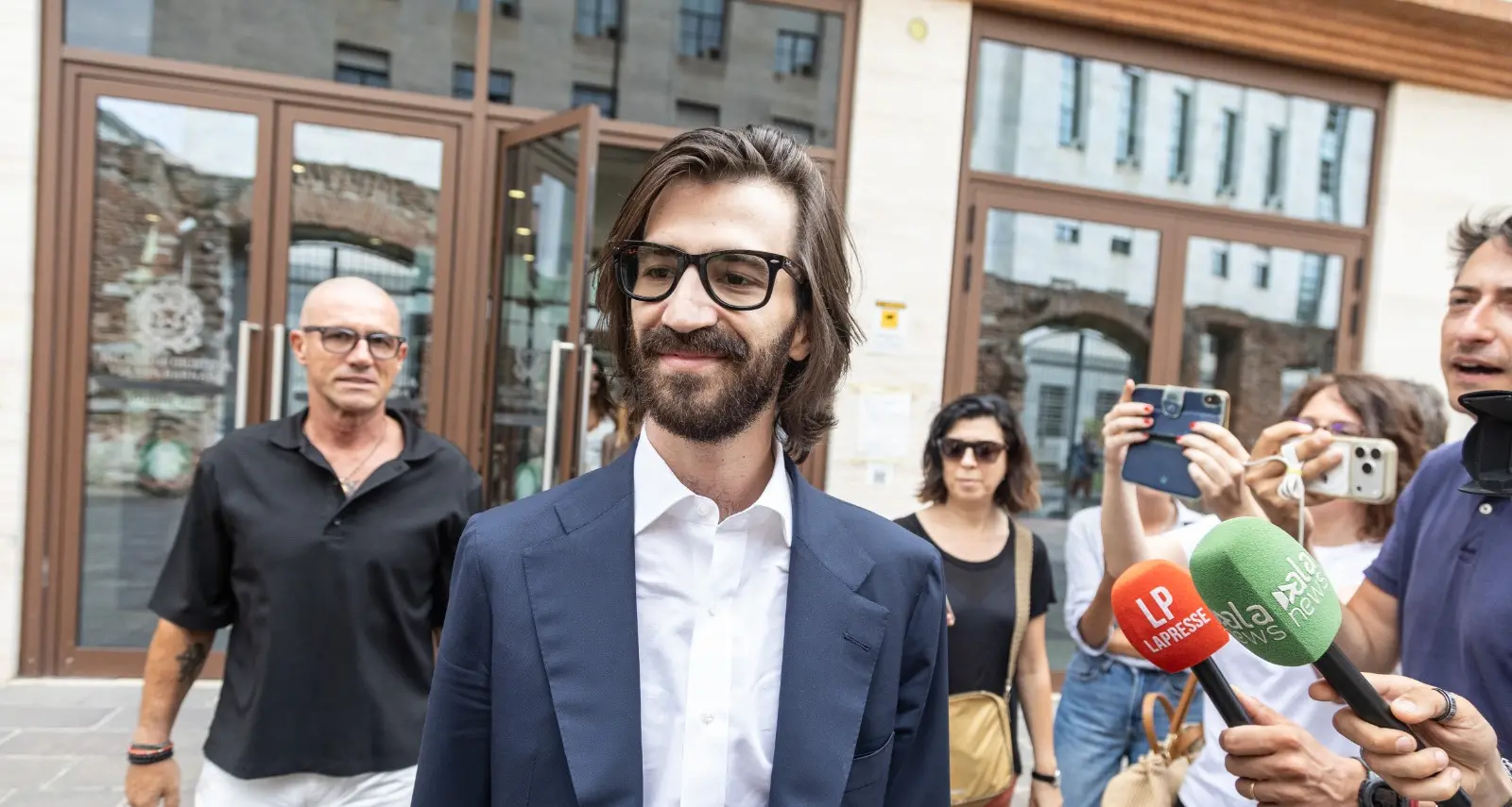 Terremoto in EssilorLuxottica: si dimette Leonardo Maria Del Vecchio, lascia la presidenza di Ray-Ban\n