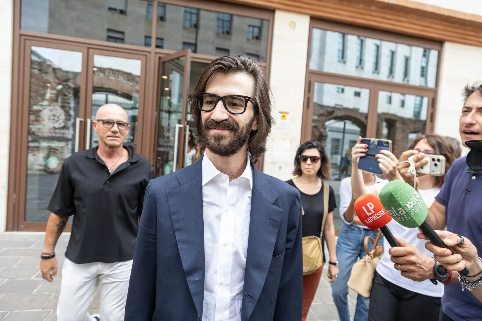 Terremoto in EssilorLuxottica: si dimette Leonardo Maria Del Vecchio, lascia la presidenza di Ray-Ban\n