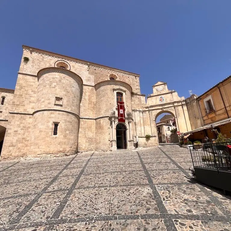 Poste Italiane, da Gerace le cartoline tornano per raccontare le bellezze della città\n