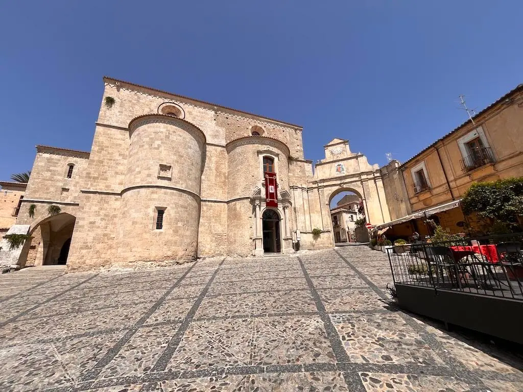 Poste Italiane, da Gerace le cartoline tornano per raccontare le bellezze della città\n