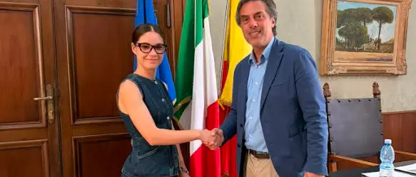 Cittadinanza italiana a una cittadina di origine rumena: la firma del sindaco Fiorita\n