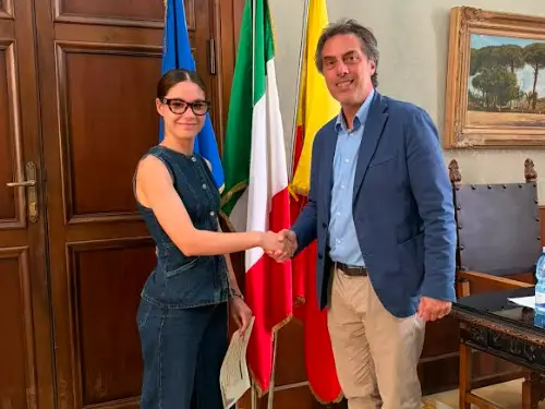 Cittadinanza italiana a una donna di origine rumena: la firma del sindaco Fiorita