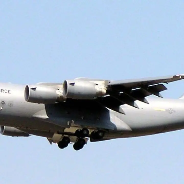 Boeing C-17A Globemaster III militare statunitense atterra a Mosca, il Cremlino dice di non sapere\n