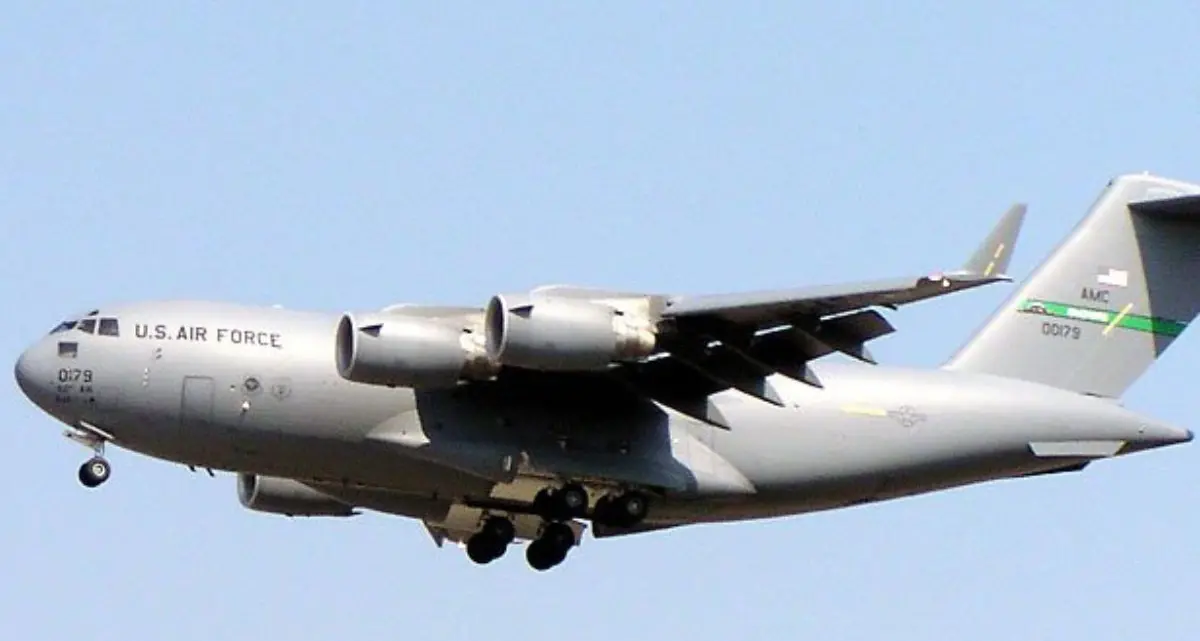 Boeing C-17A Globemaster III militare statunitense atterra a Mosca, il Cremlino dice di non sapere\n