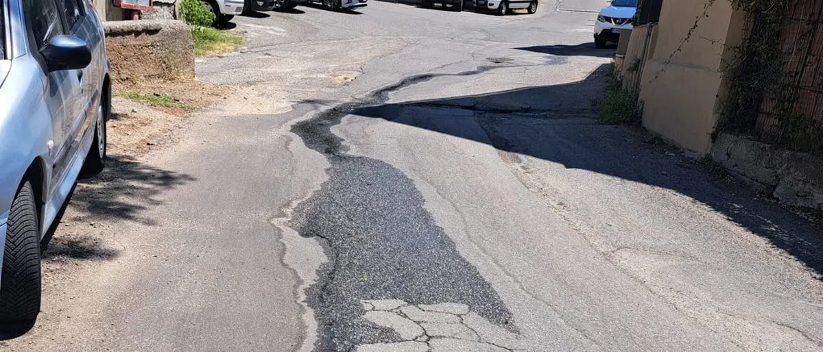 \u00A0Reggio, i residenti di Eremo Botte: «\u00A0Tre mesi di spreco d'acqua e segnalazioni ignorate»\n