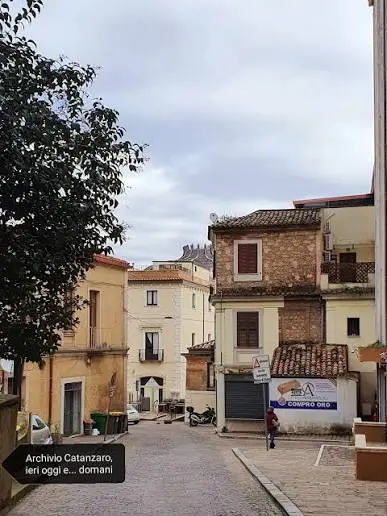 Albero Discesa Cavour, taglio non autorizzato: si profila intervento Polizia Locale
