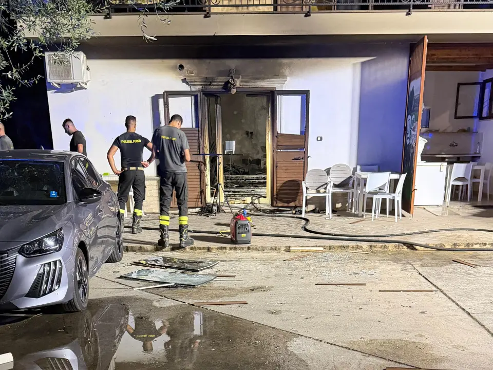 Esplosione nel B&B di Mileto, gravissimi una bimba di 10 anni e i genitori: trasferiti a Bari, Palermo e Catania a causa delle ustioni