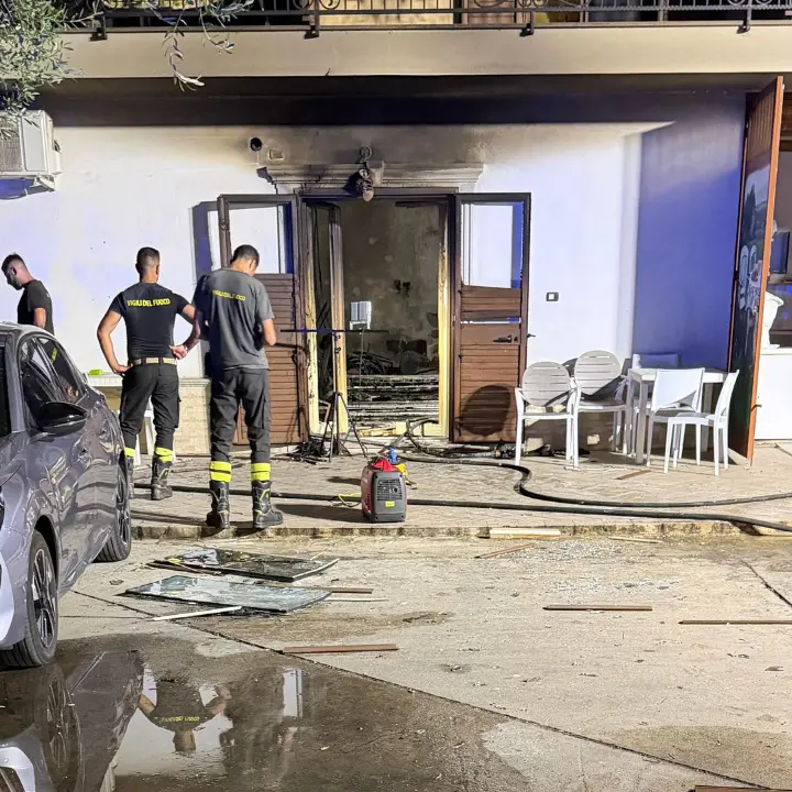 Esplosione nel B&B di Mileto, gravissimi una bimba di 10 anni e i genitori: trasferiti a Bari, Palermo e Catania a causa delle ustioni\n