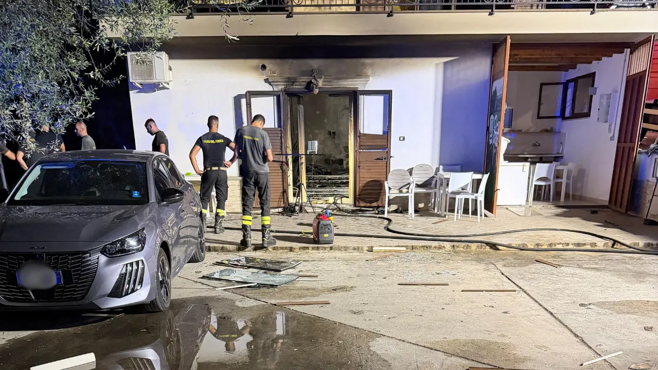 Esplosione nel B&B di Mileto, muore anche la mamma di Ema: la bimba di 10 anni resta in condizioni disperate\n