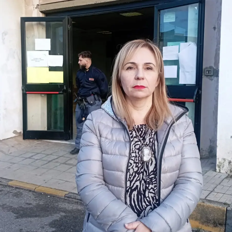 «Se scrivi ancora ti scanniamo i figli e il cane»: ennesima intimidazione al sindaco di Gioia Tauro Simona Scarcella\n