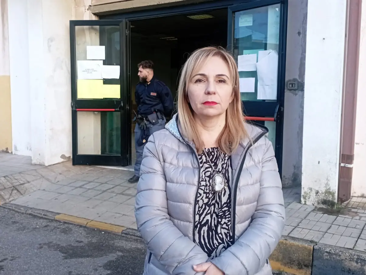 «Se scrivi ancora ti scanniamo i figli e il cane»: ennesima intimidazione al sindaco di Gioia Tauro Simona Scarcella
