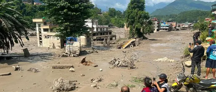 Alluvione tra Nepal e Tibet, 17 morti: Farnesina in contatto con due italiani bloccati\n