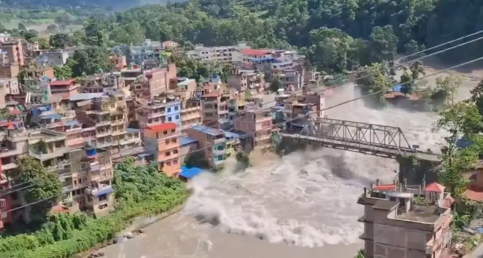 Alluvione in Nepal, si temono numerose vittime: dispersi anche centinaia di turisti\n