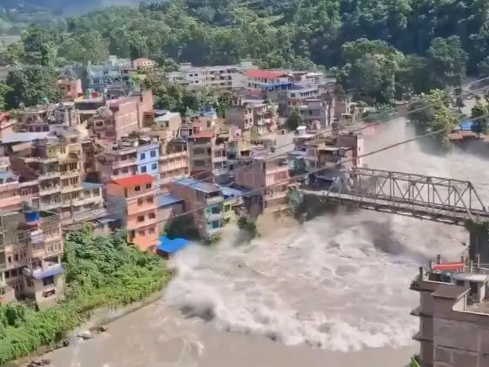 Alluvione in Nepal, si temono numerose vittime: dispersi anche centinaia di turisti
