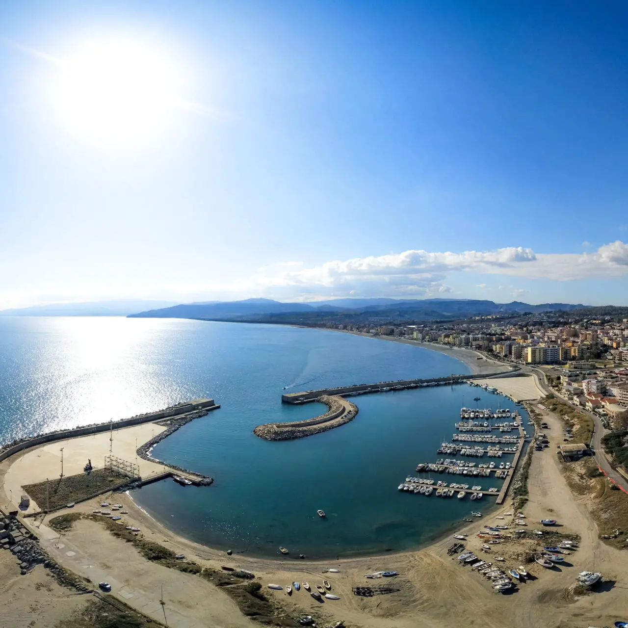 Catanzaro, il quartiere marinaro si illumina con “Luci sul Mare”: giovedì 27 agosto una serata tra musica, cultura e sport