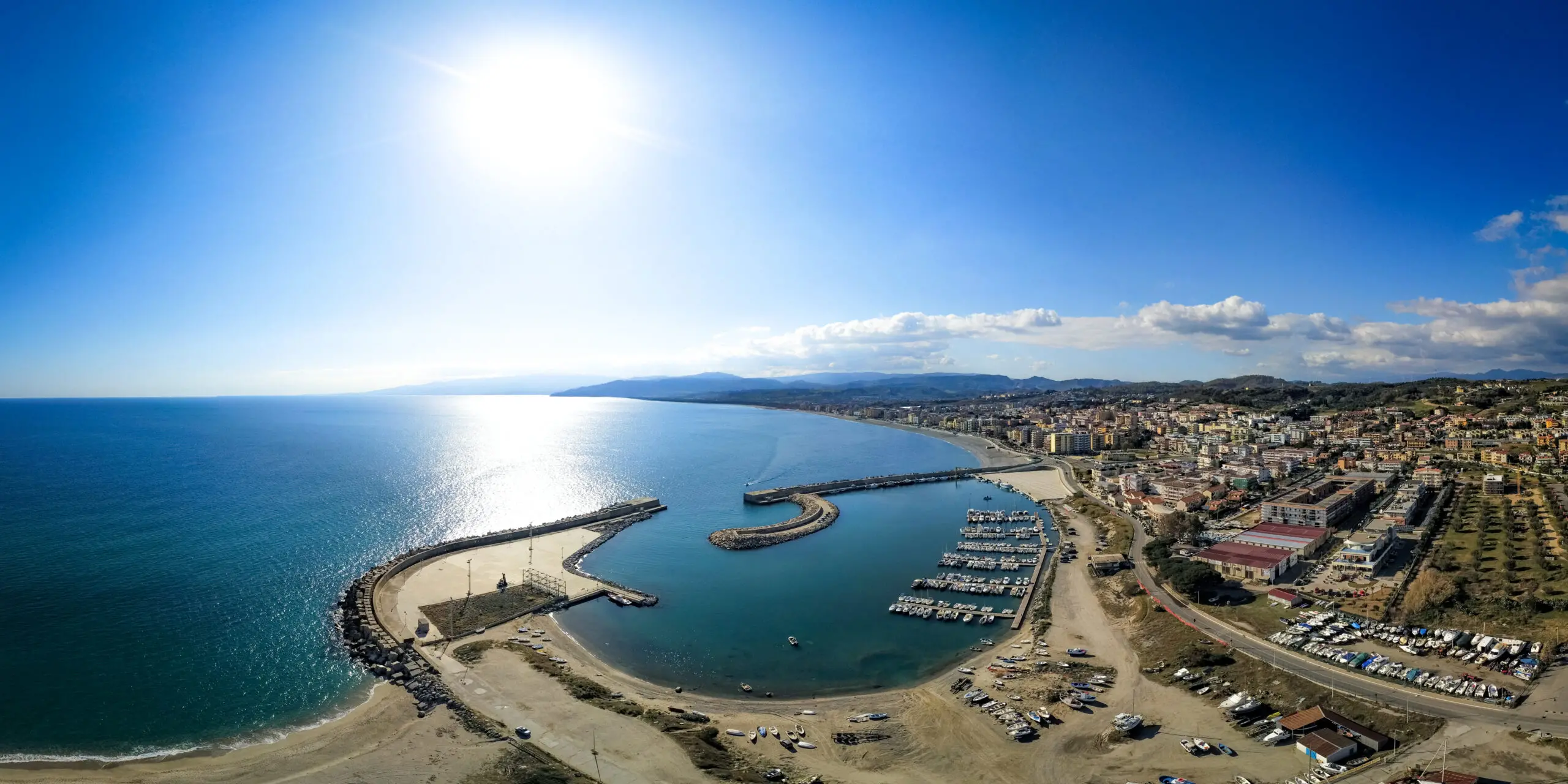 Catanzaro, il quartiere marinaro si illumina con “Luci sul Mare”: giovedì 27 agosto una serata tra musica, cultura e sport
