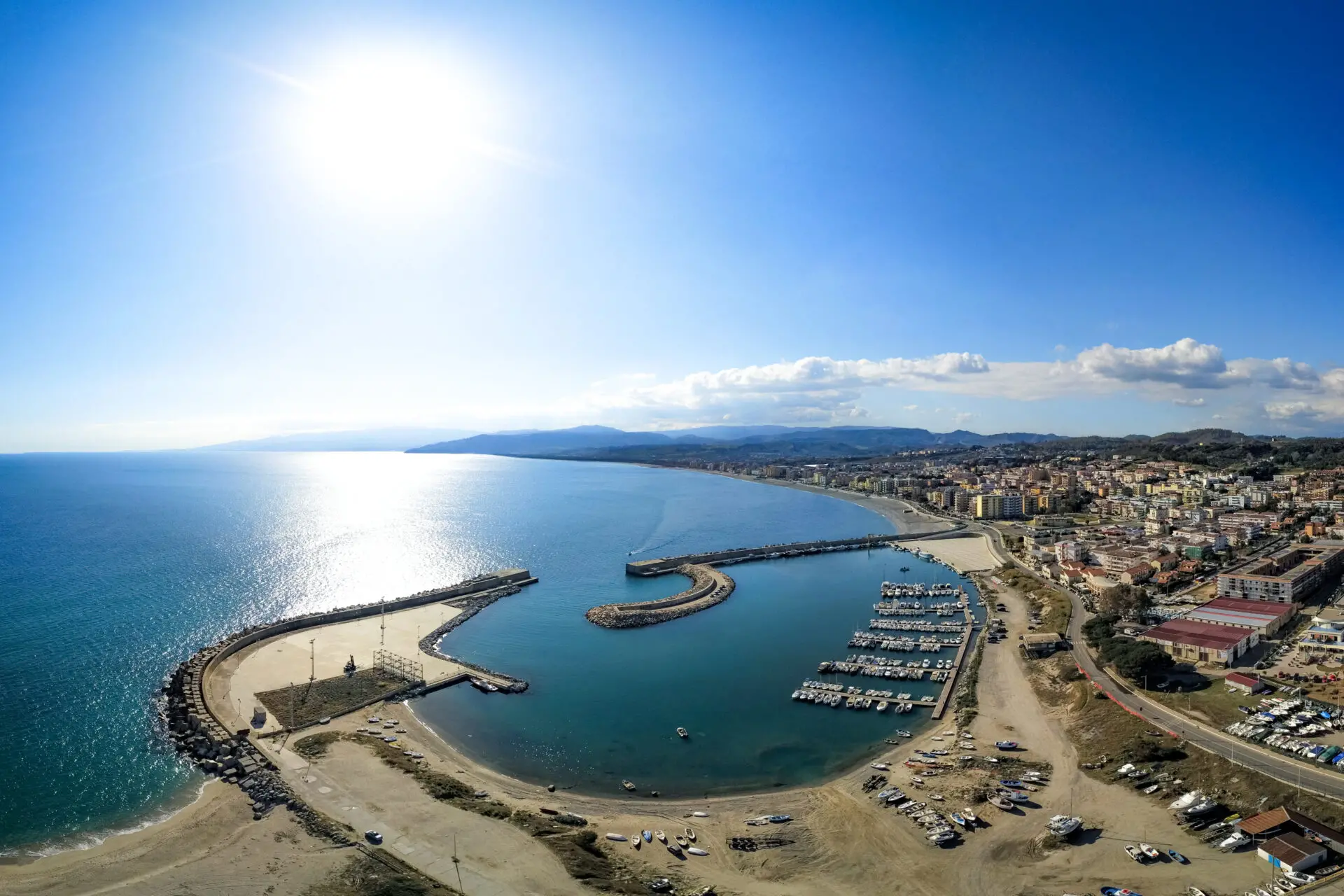 Catanzaro, il quartiere marinaro si illumina con “Luci sul Mare”: giovedì 27 agosto una serata tra musica, cultura e sport