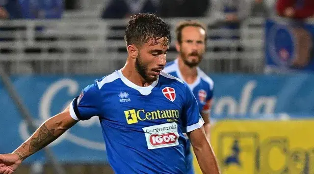Cosenza, scatto per Donadio: i rossoblù sono in pole per l’esterno del Novara