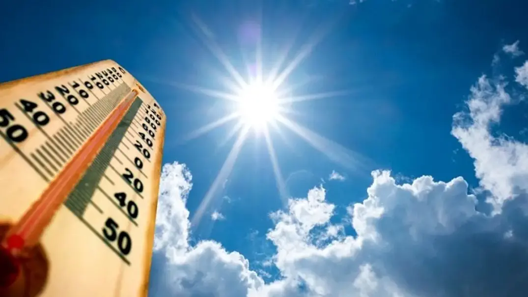 <p>Caldo intenso in Calabria: nelle aree interne del Cosentino sono previsti picchi fino a 42-43 gradi</p>\\n
