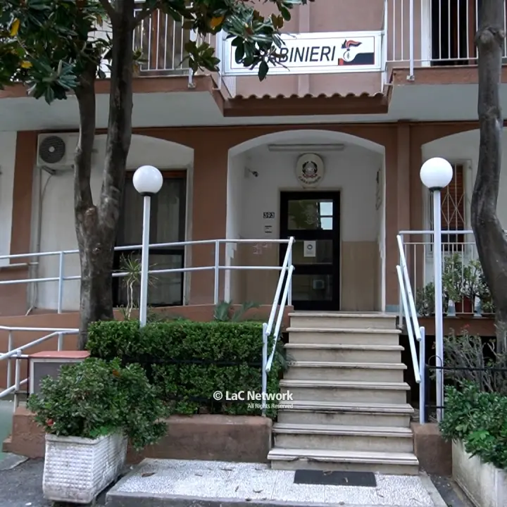 Rissa in uno stabilimento balneare\u00A0di Scalea, paura tra i turisti: volano pugni e spintoni\n