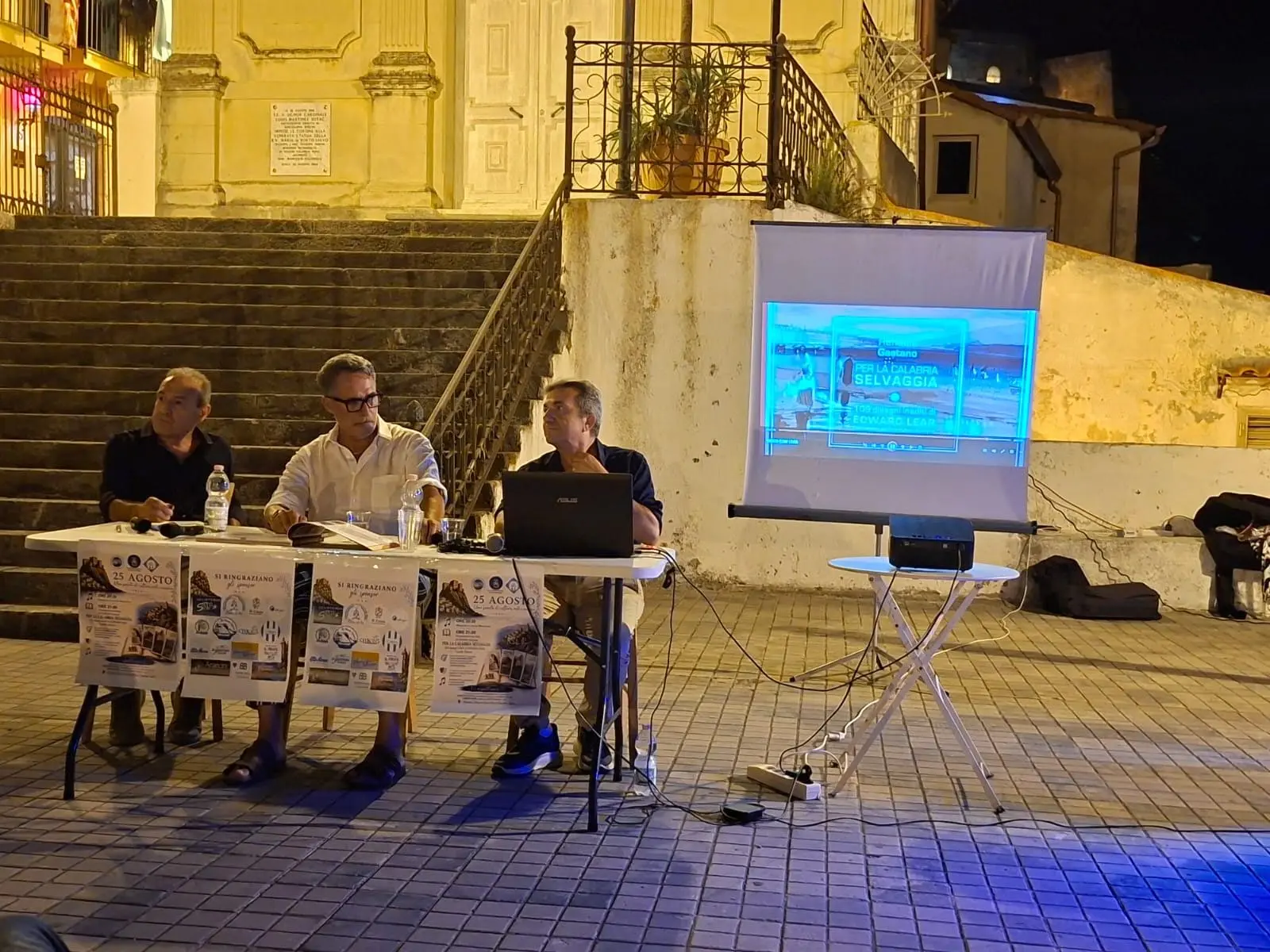 La magia di Edward Lear incontra il mare di Scilla: fascino e cultura a Chianalea per \"La Calabria Selvaggia\"\n