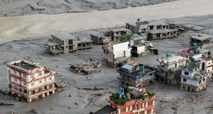Alluvione tra Tibet e Nepal, il collasso di un ghiacciaio scatena la tragedia. Il bilancio provvisorio:\u00A0165 morti e 826 dispersi\n