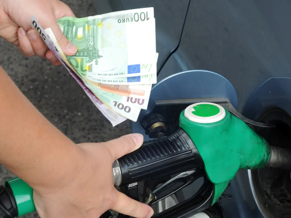 Sconto sul diesel prorogato fino al 5 settembre: il governo tassa le big dell'energia per coprire la manovra