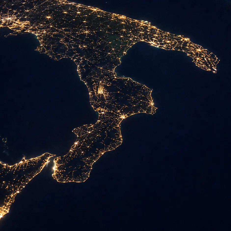 La Calabria come laboratorio del nuovo potere: quando la marginalità percepita è centralità strategica\n