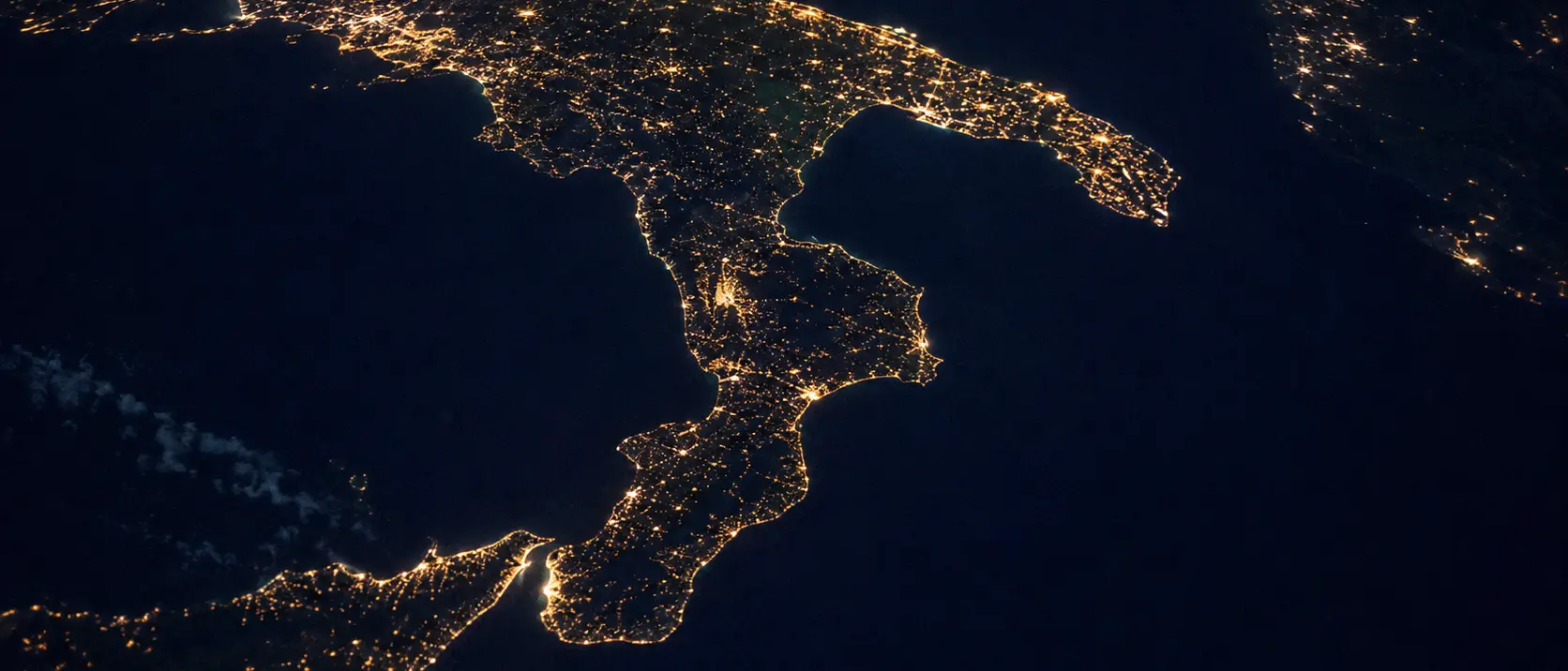 La Calabria come laboratorio del nuovo potere: quando la marginalità percepita è centralità strategica\n