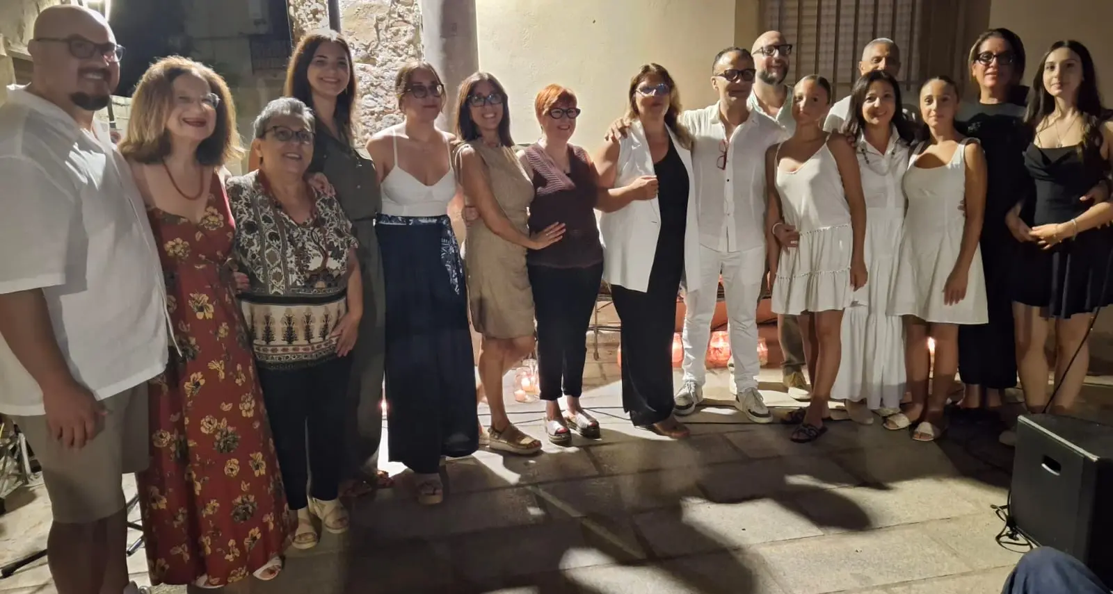 Rizziconi riscopre la forza della poesia nel cuore del borgo antico: “Il tempo di un verso” conquista pubblico e comunità\n