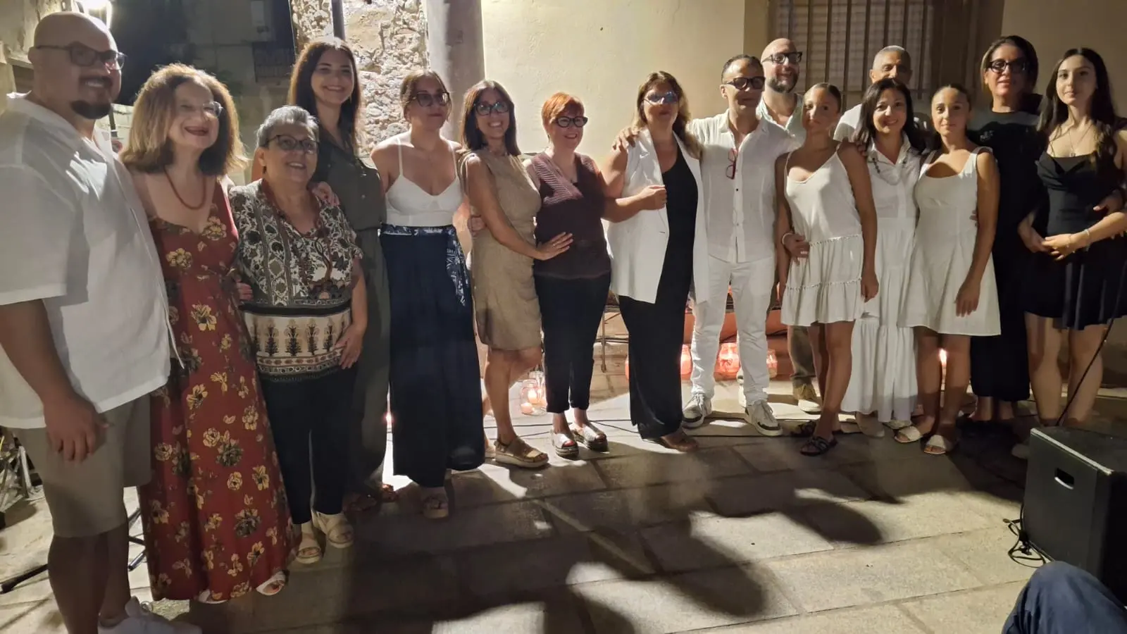 Rizziconi riscopre la forza della poesia nel cuore del borgo antico: “Il tempo di un verso” conquista pubblico e comunità\n