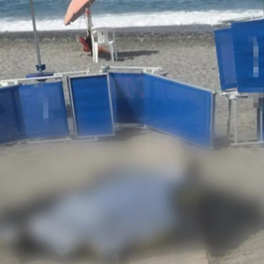 Tragedia in spiaggia a Grisolia, 53enne muore dopo un malore\n