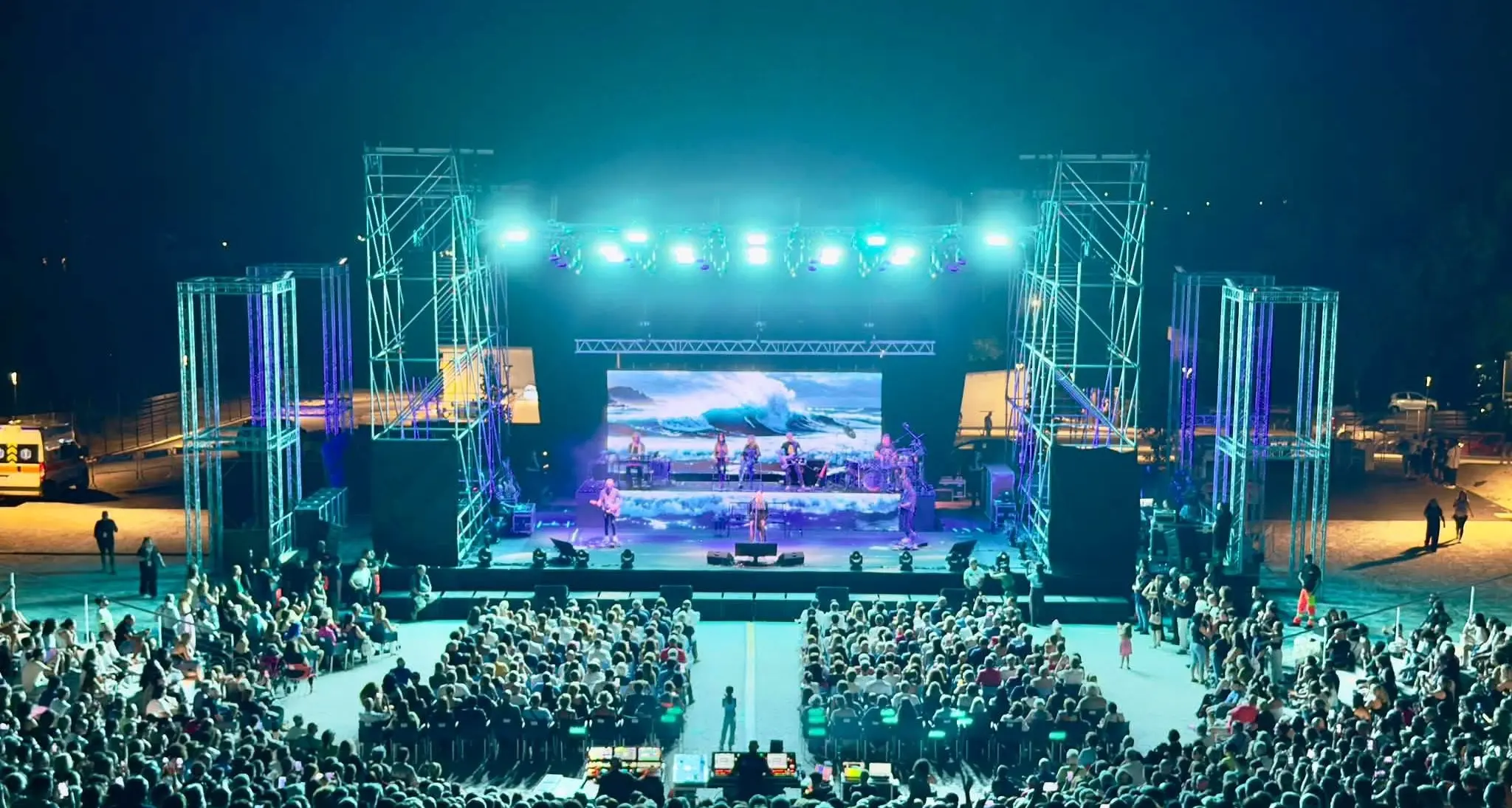 Locri, l’energia rock di Loredana Bertè travolge l’arena Epizephiri\n