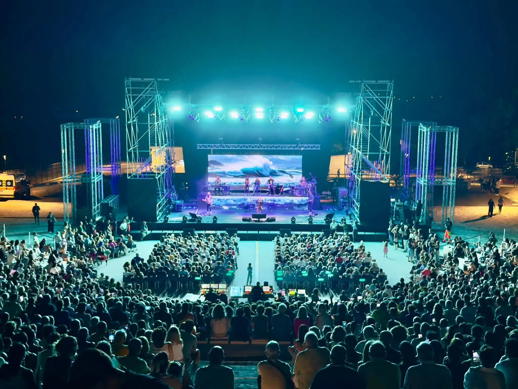 Locri, l’energia rock di Loredana Bertè travolge l’arena Epizephiri\n