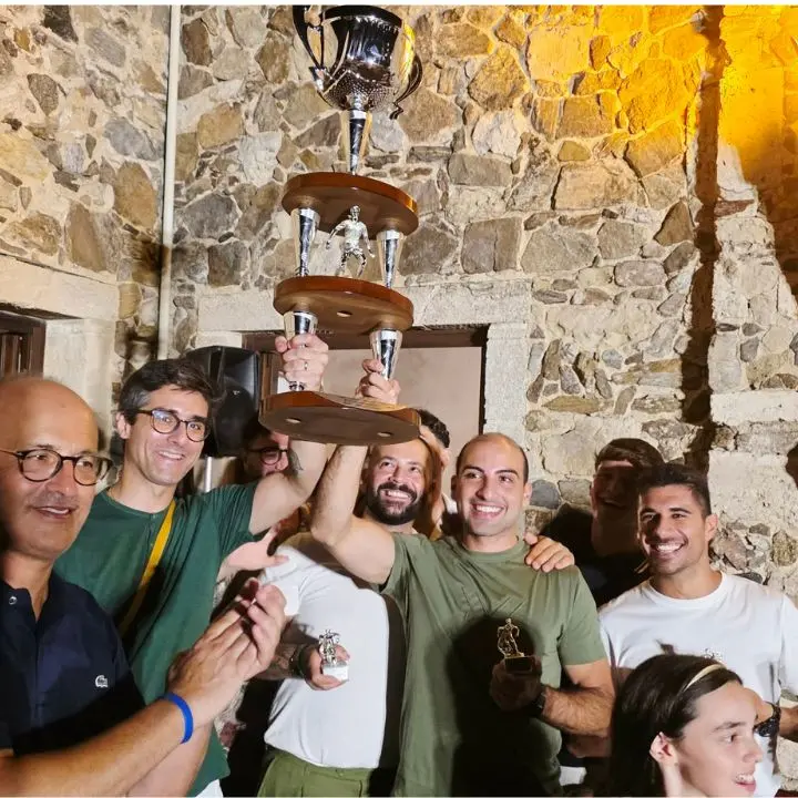 Pizzo celebra il mito della Coppa Olimpia: la 65ª edizione incorona la \"Chjazza\" tra emozioni, storia e grandi riconoscimenti\n