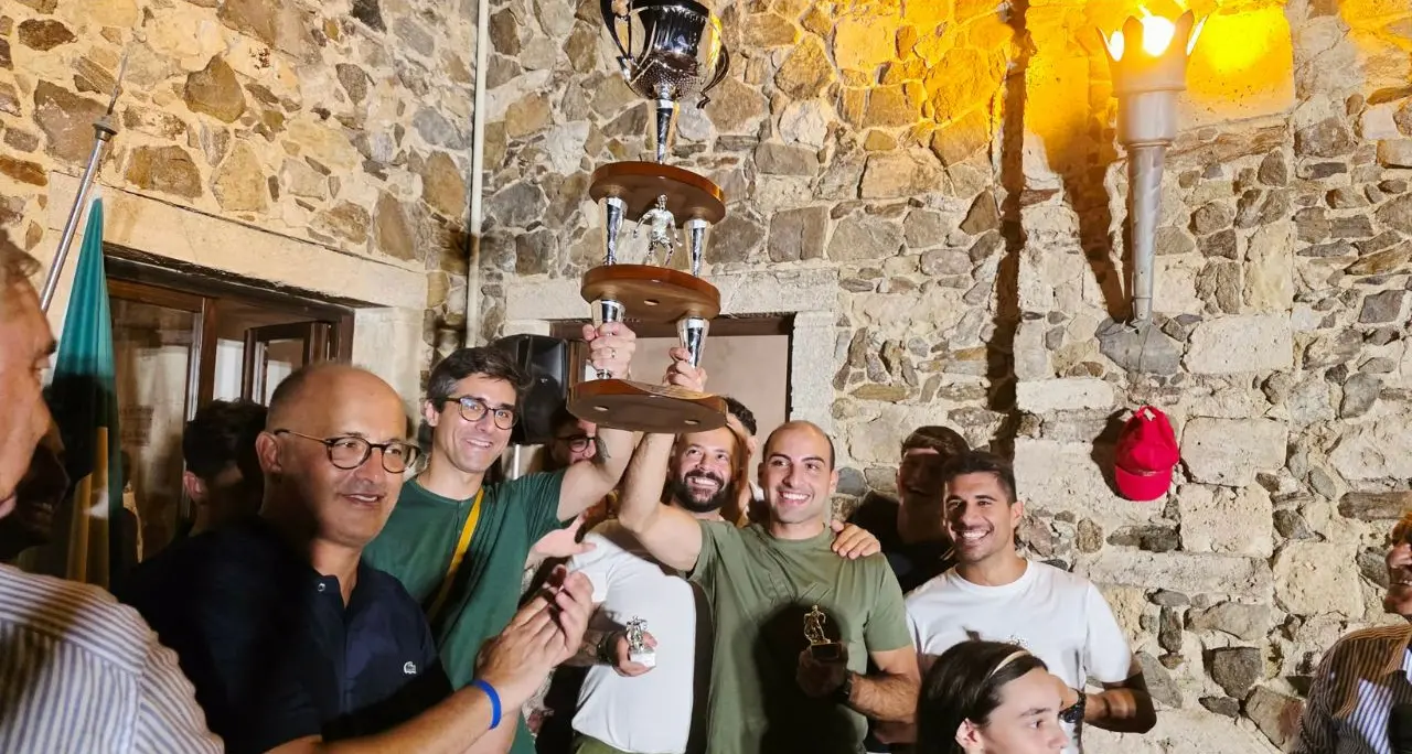 Pizzo celebra il mito della Coppa Olimpia: la 65ª edizione incorona la \"Chjazza\" tra emozioni, storia e grandi riconoscimenti\n