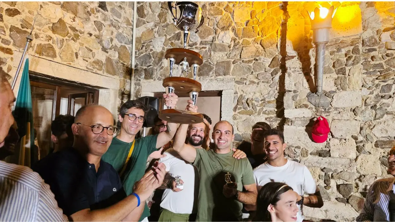 Pizzo celebra il mito della Coppa Olimpia: la 65ª edizione incorona la \"Chjazza\" tra emozioni, storia e grandi riconoscimenti\n