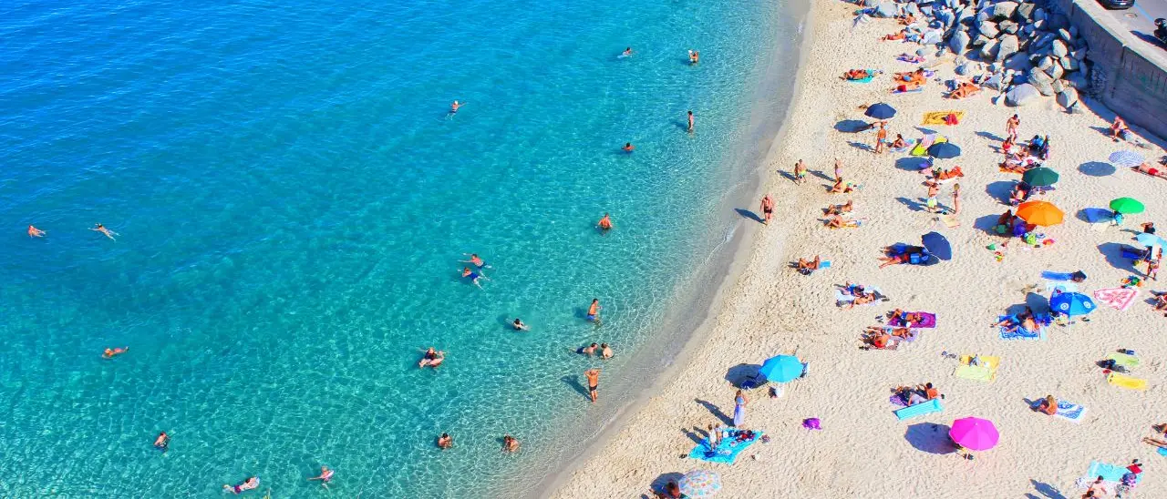 Vacanze estive, conto più salato in Calabria: regione sul podio dei rincari con Liguria e Puglia\n