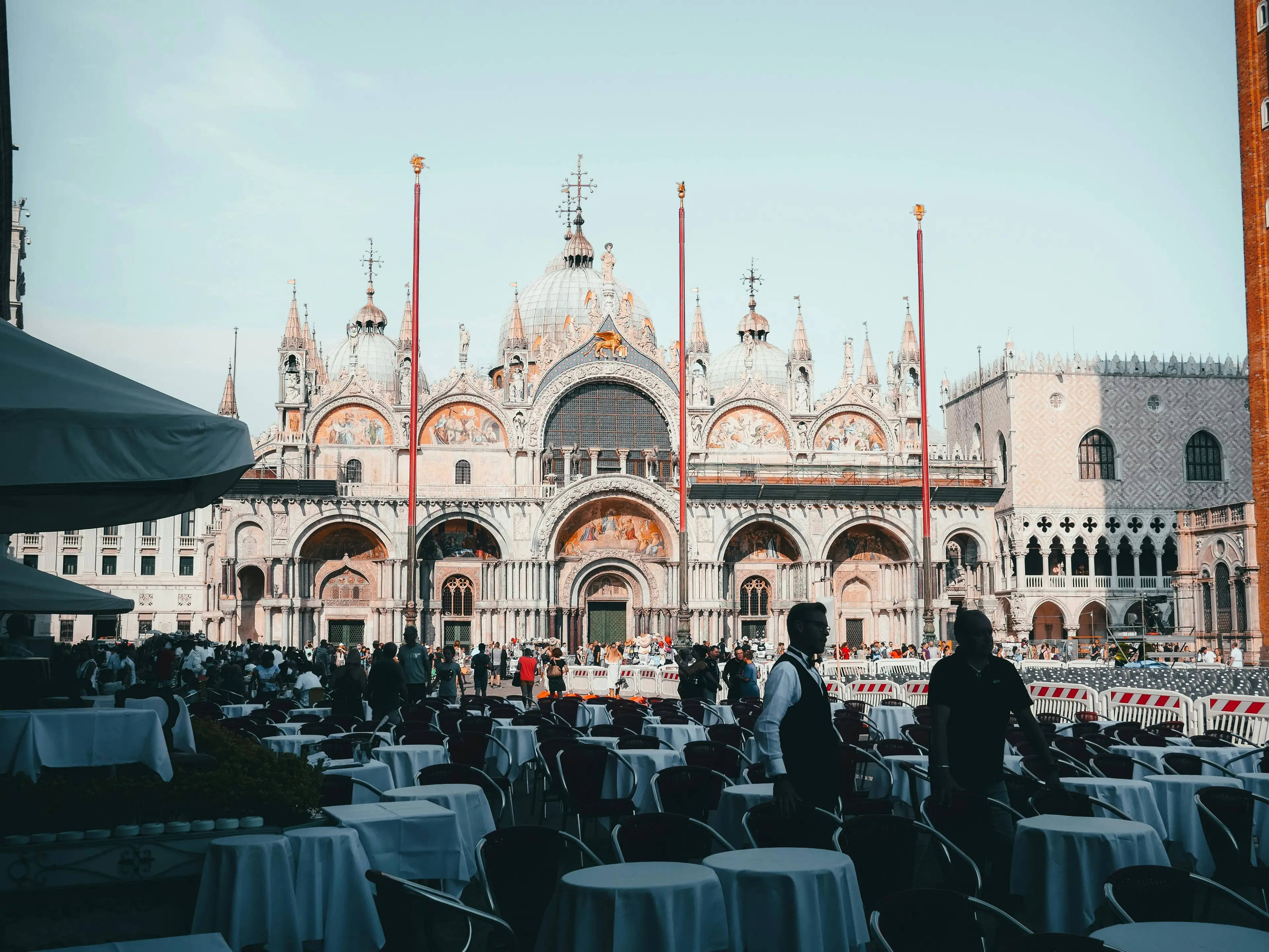 Cresce la spesa per la cultura: gli italiani spendono 108 euro al mese, boom dei weekend\n