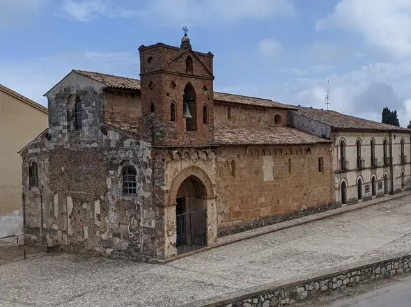 San Nilo e la chiesa basiliana di Sant’Adriano, una storia millenaria nel cuore della Calabria\n