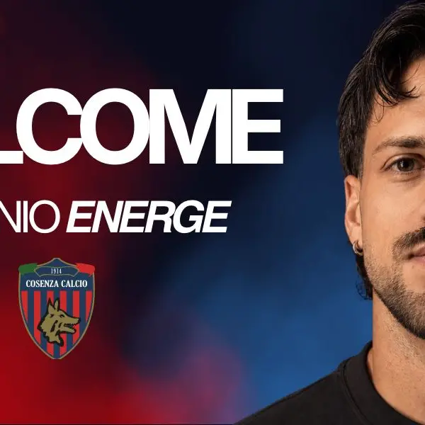 Cosenza, ufficiale l’ingaggio di Energe: l’attaccante arriva dal Crotone\n