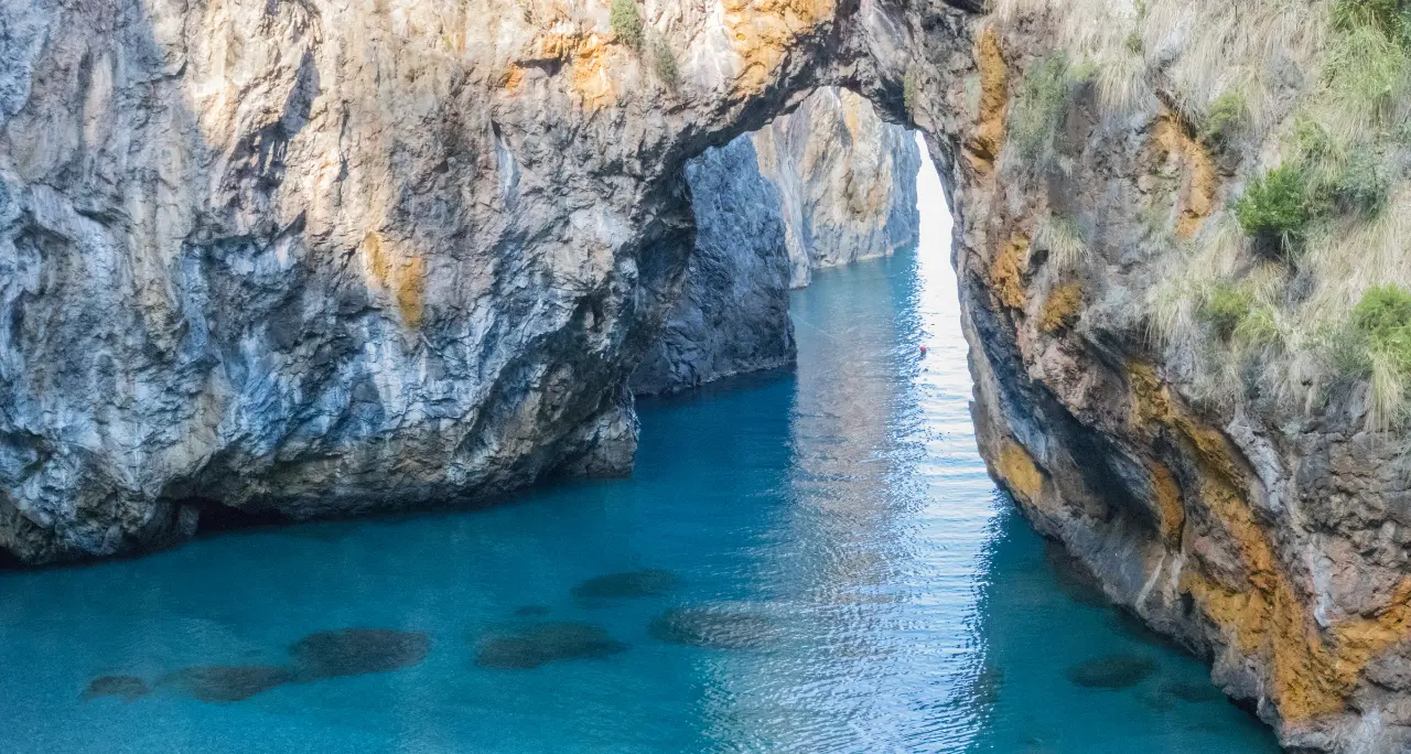 Arcomagno da record: 40mila visitatori in tre mesi e boom di turisti stranieri\u00A0a San Nicola Arcella\n