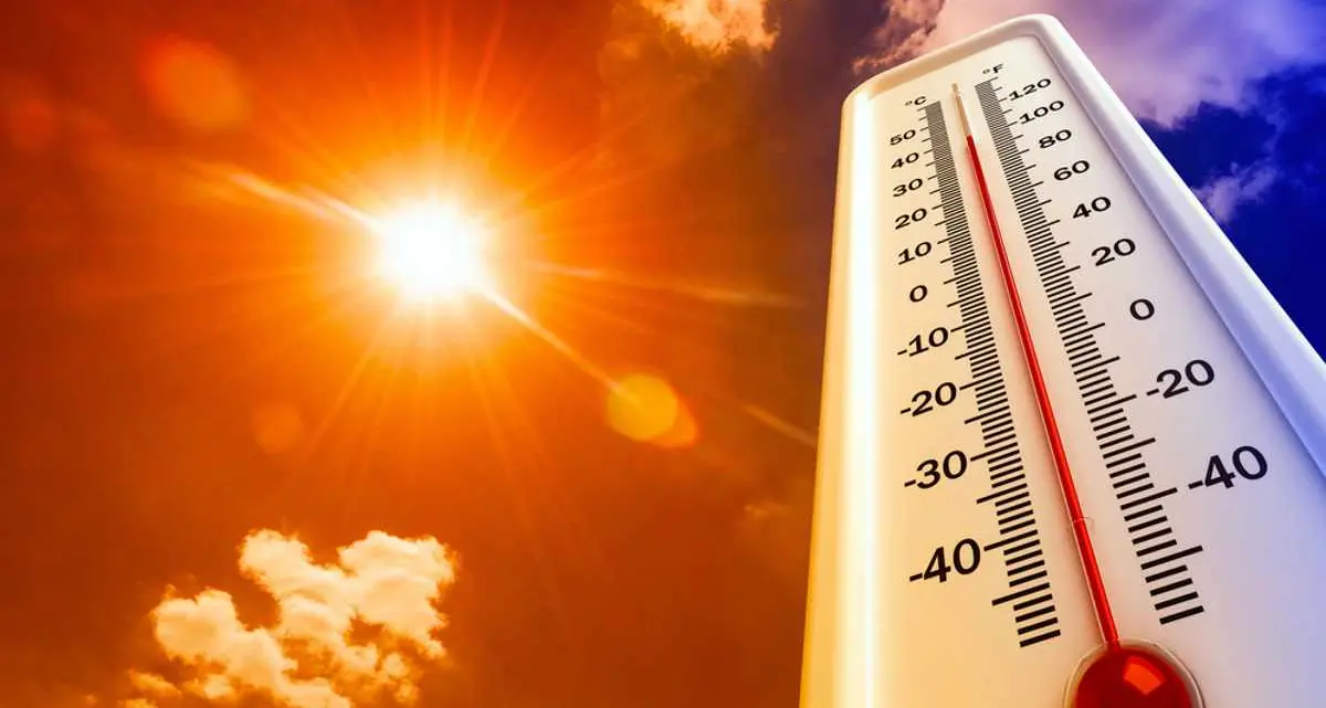 Oggi la Calabria è (quasi) tutta rossa, il picco del caldo è arrivato: fino a 48 gradi percepiti\n