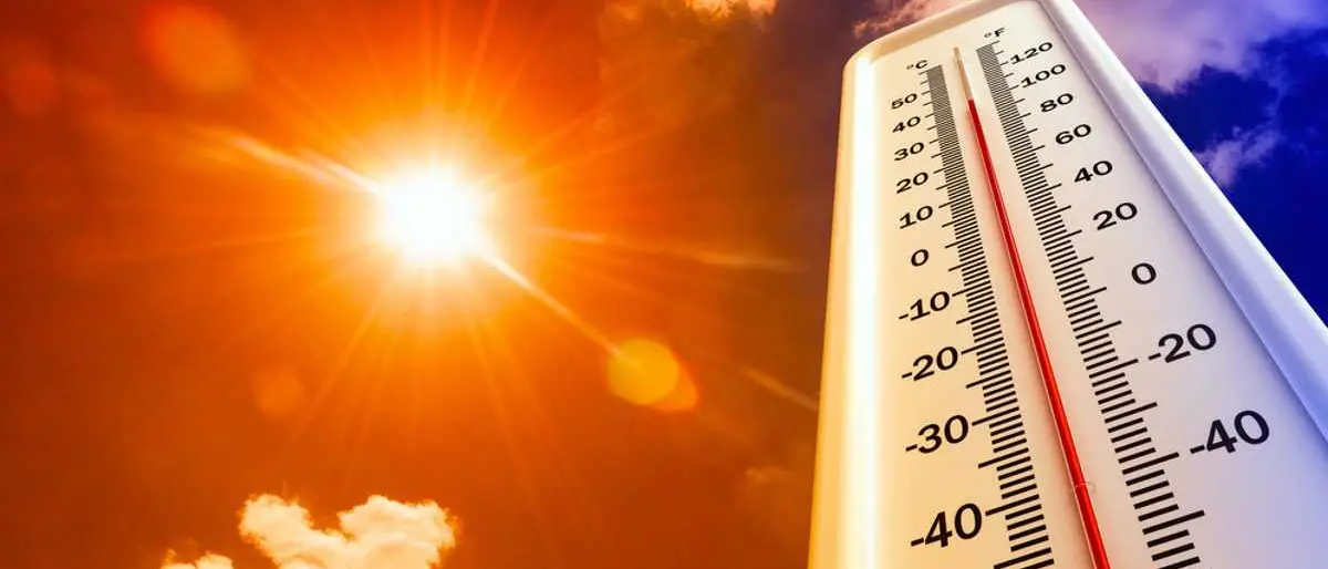 Oggi la Calabria è (quasi) tutta rossa, il picco del caldo è arrivato: fino a 48 gradi percepiti\n