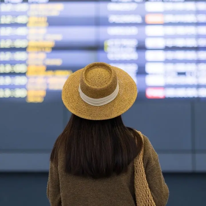<p>Voli fino a 400 euro, rientrare al Nord dopo le vacanze è un salasso: ecco i prezzi di treni e aerei</p>