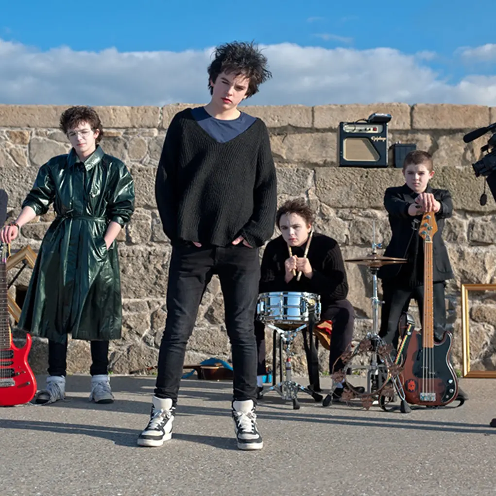Cinema sotto le stelle al porto di Vibo Marina, gran finale con “Sing Street” tra musica, adolescenza e voglia di libertà\n