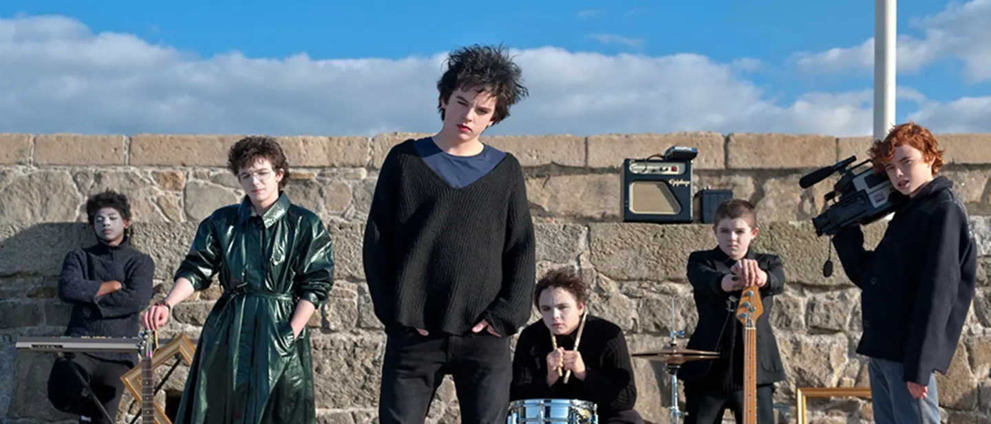 Cinema sotto le stelle al porto di Vibo Marina, gran finale con “Sing Street” tra musica, adolescenza e voglia di libertà\n