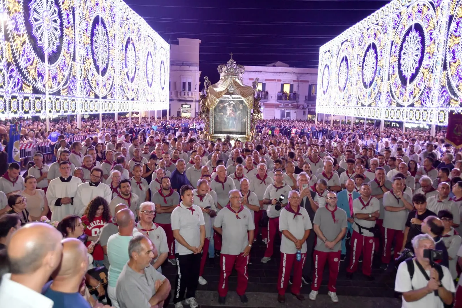 Feste Mariane 2026: oltre 400mila euro per spettacoli, luminarie e fuochi d’artificio\n